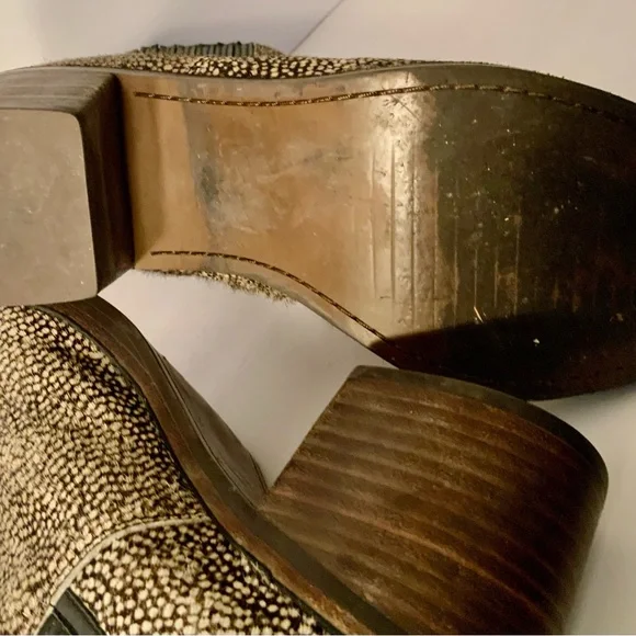 UGG..bullhide leather ankle boots - Picture 8 of 11